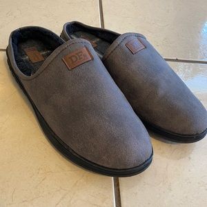 Men’s house slippers, size large 11-12